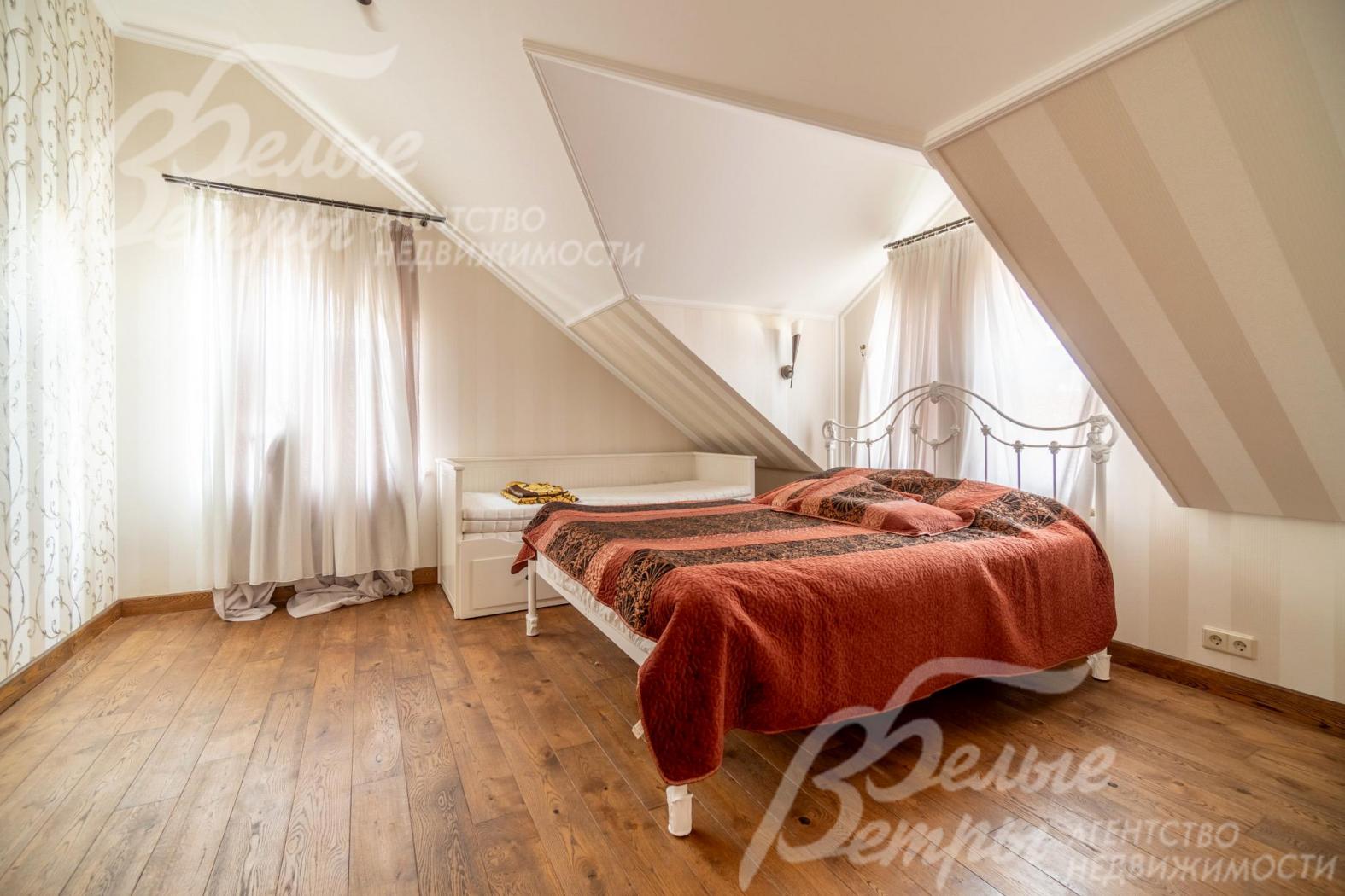 В доме 4 просторных спальни