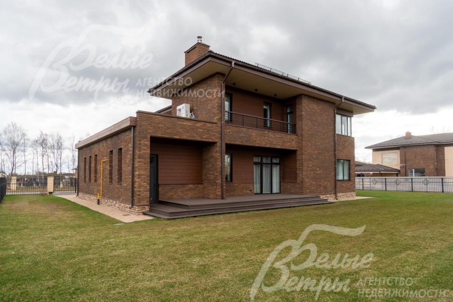 Дом с гаражом на 2 м/м на участке 12 соток