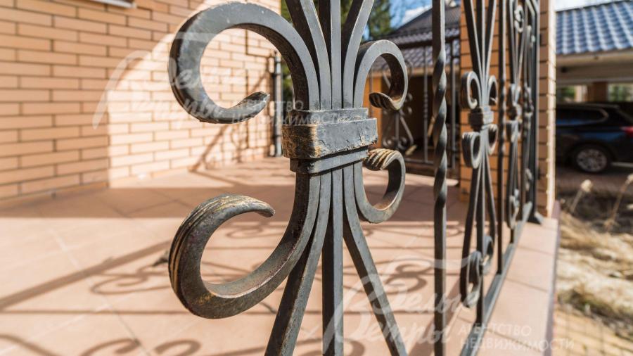 Ограждение террас кованными элементами