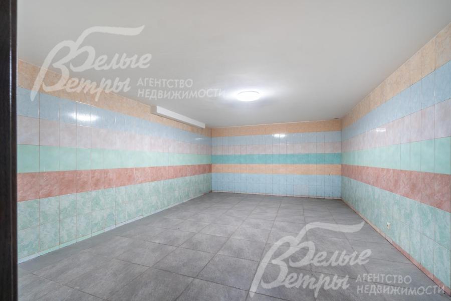 Также на цокольном этаже находятся две жилые комнаты, постирочная и помещение свободного назначения