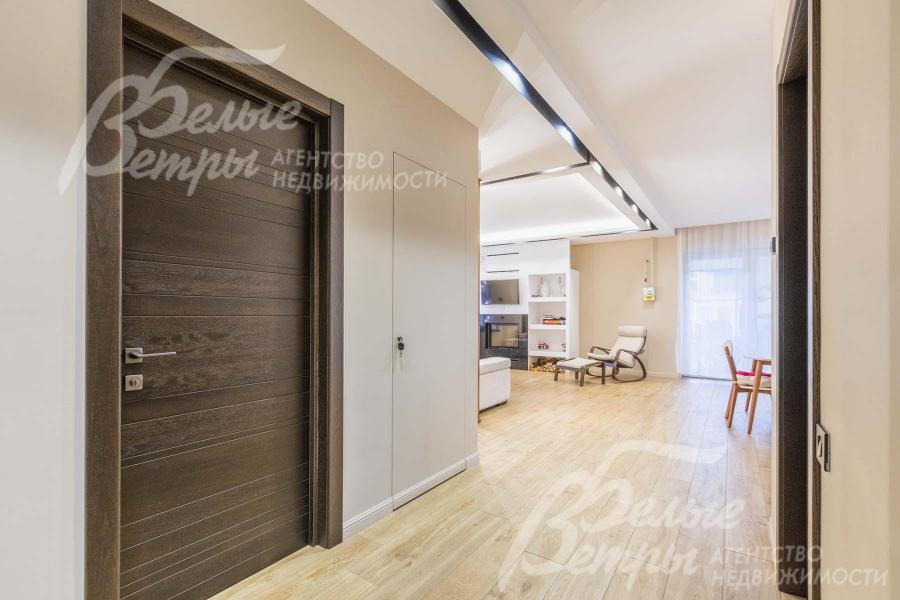 Холл первого этажа