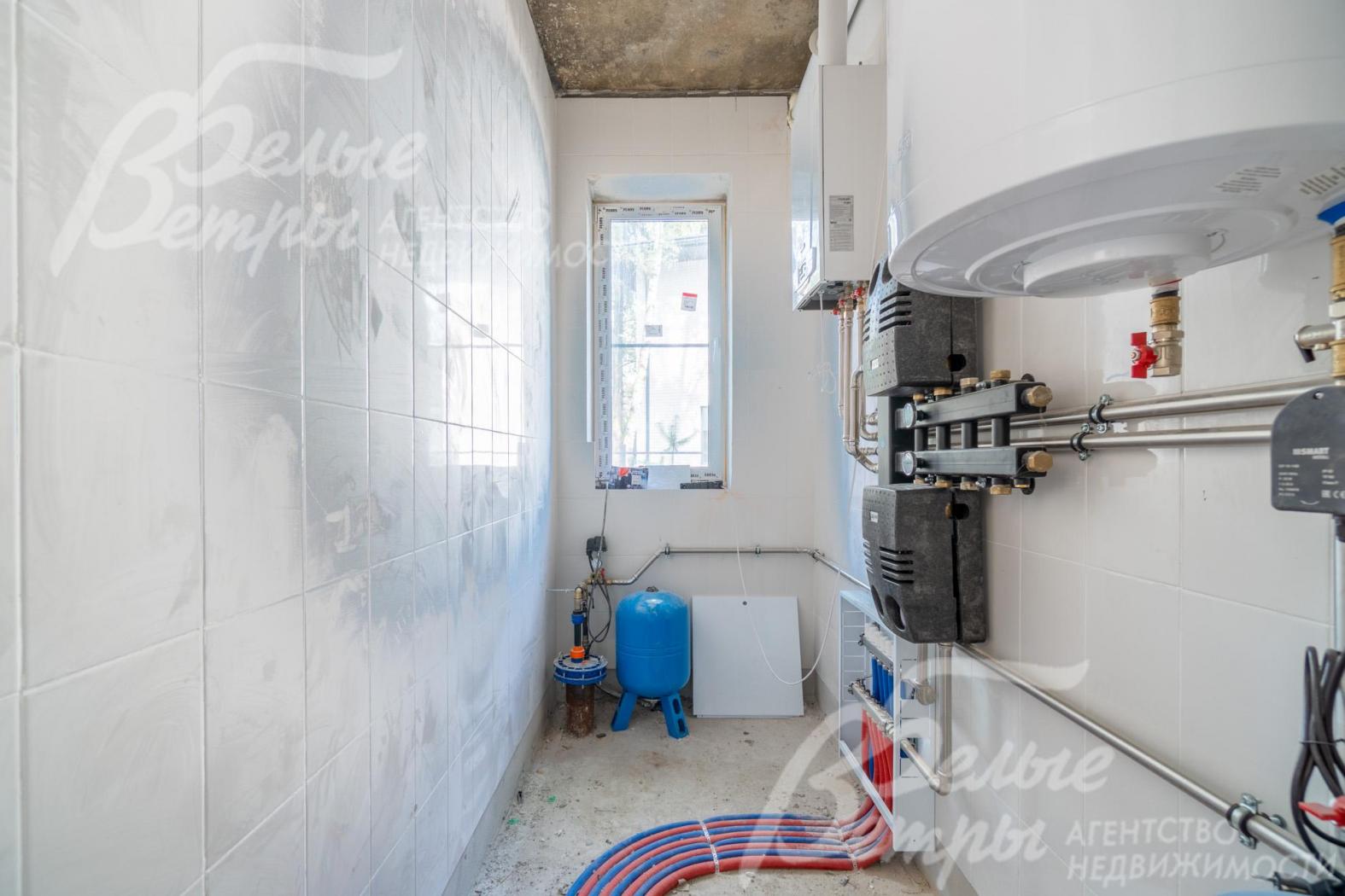 Котельная оборудована: установлен котел Baxi на 24 кВт, бойлер косвенного нагрева Aqua Stic