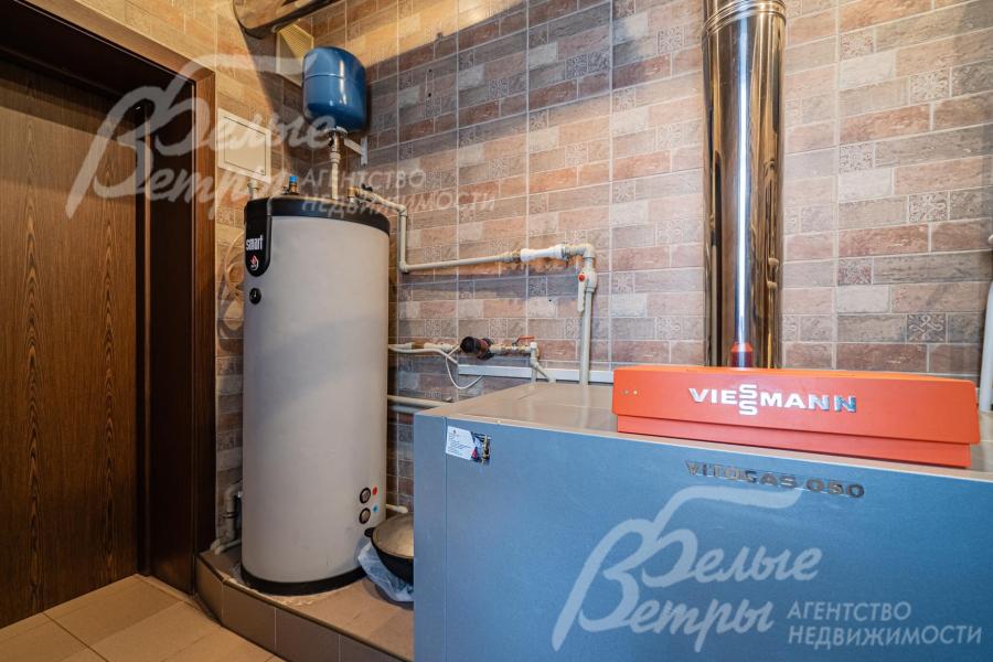 В доме установлены газовый котёл Viessmann 60 кВт, бойлер косвенного нагрева 200 л марка ACV Smart