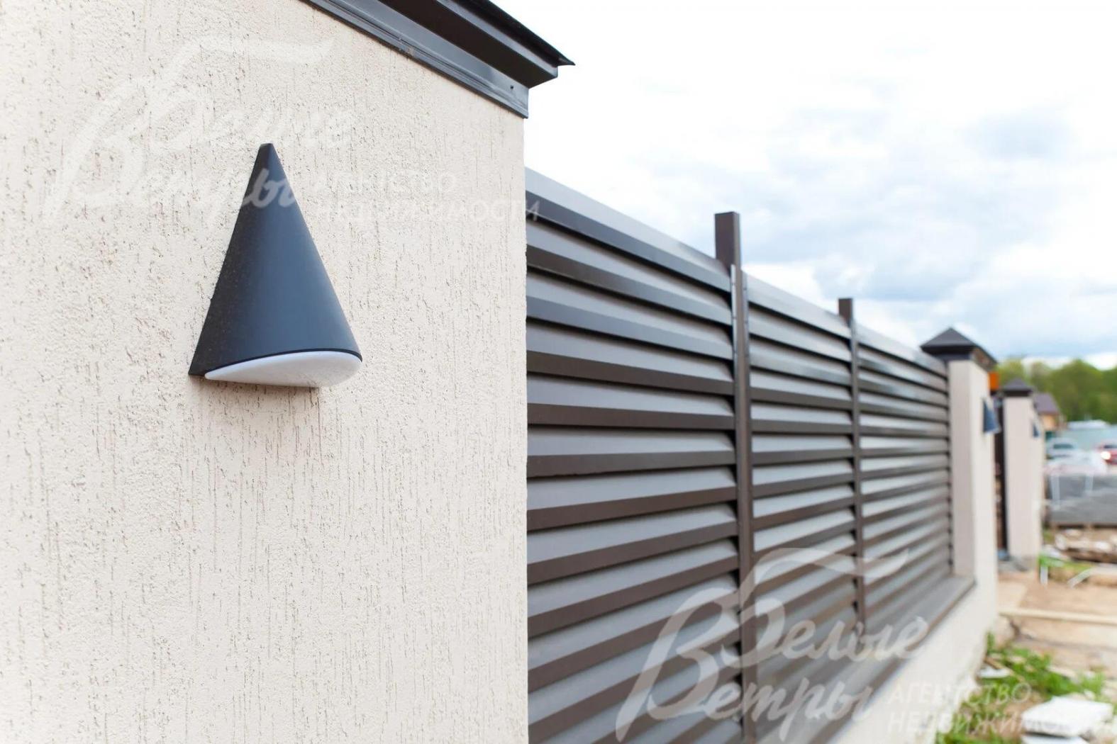 Забор капитальный по периметру участка