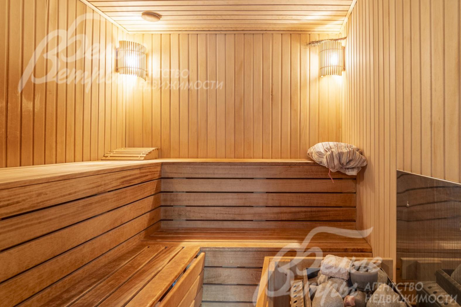 Сауна в спа-зоне дома