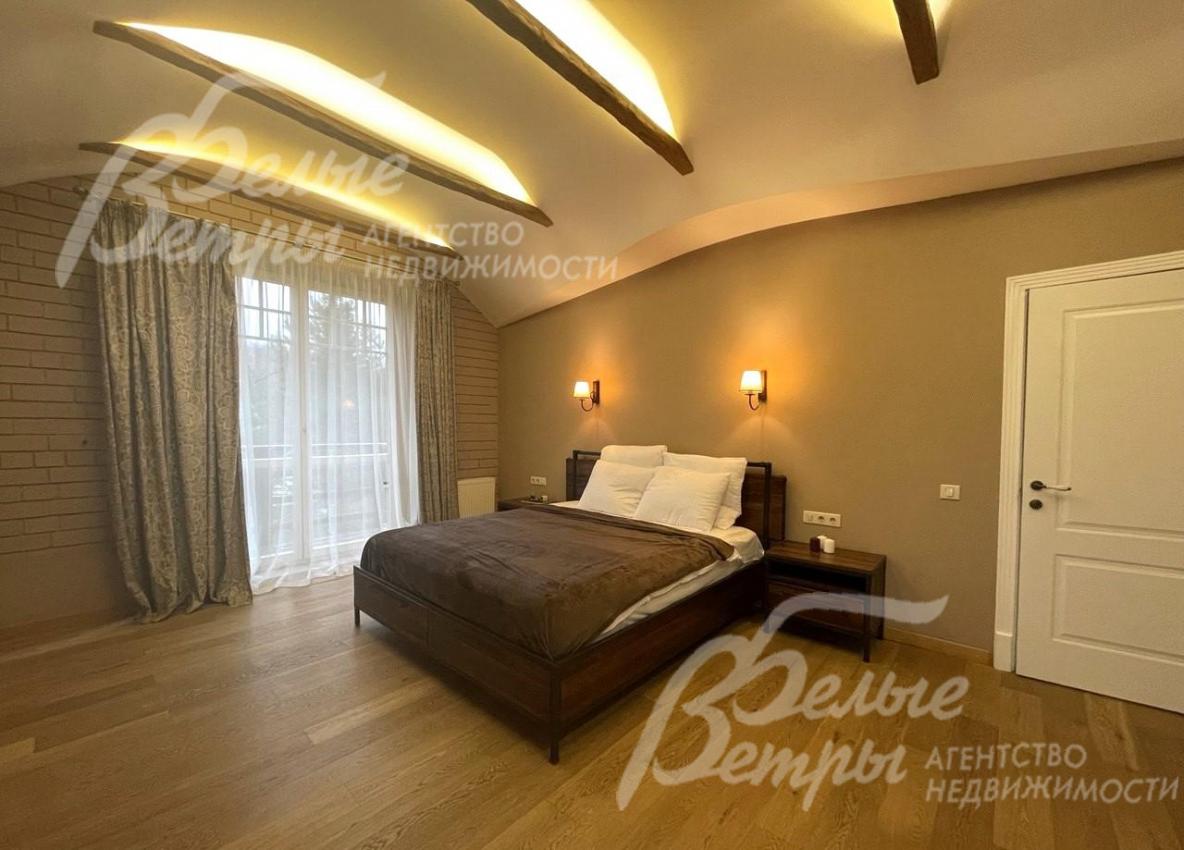 Мастер-спальня на 2-ом этаже