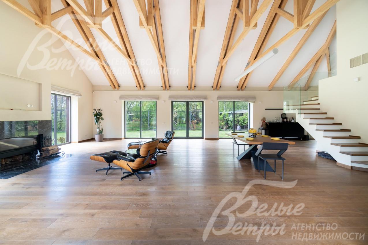 Высота потолков до 6 м