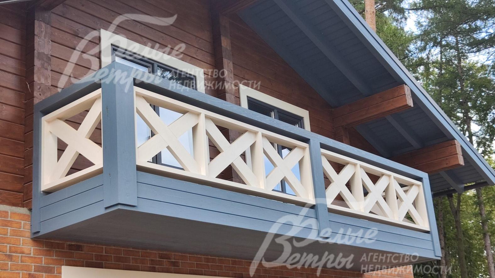 Фасад: клинкерный кирпич, штукатурка, клееный брус