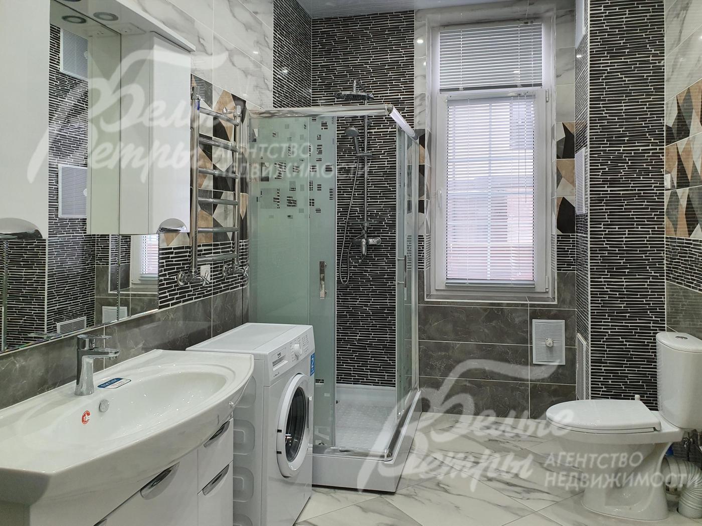 Санузел с душем на первом этаже