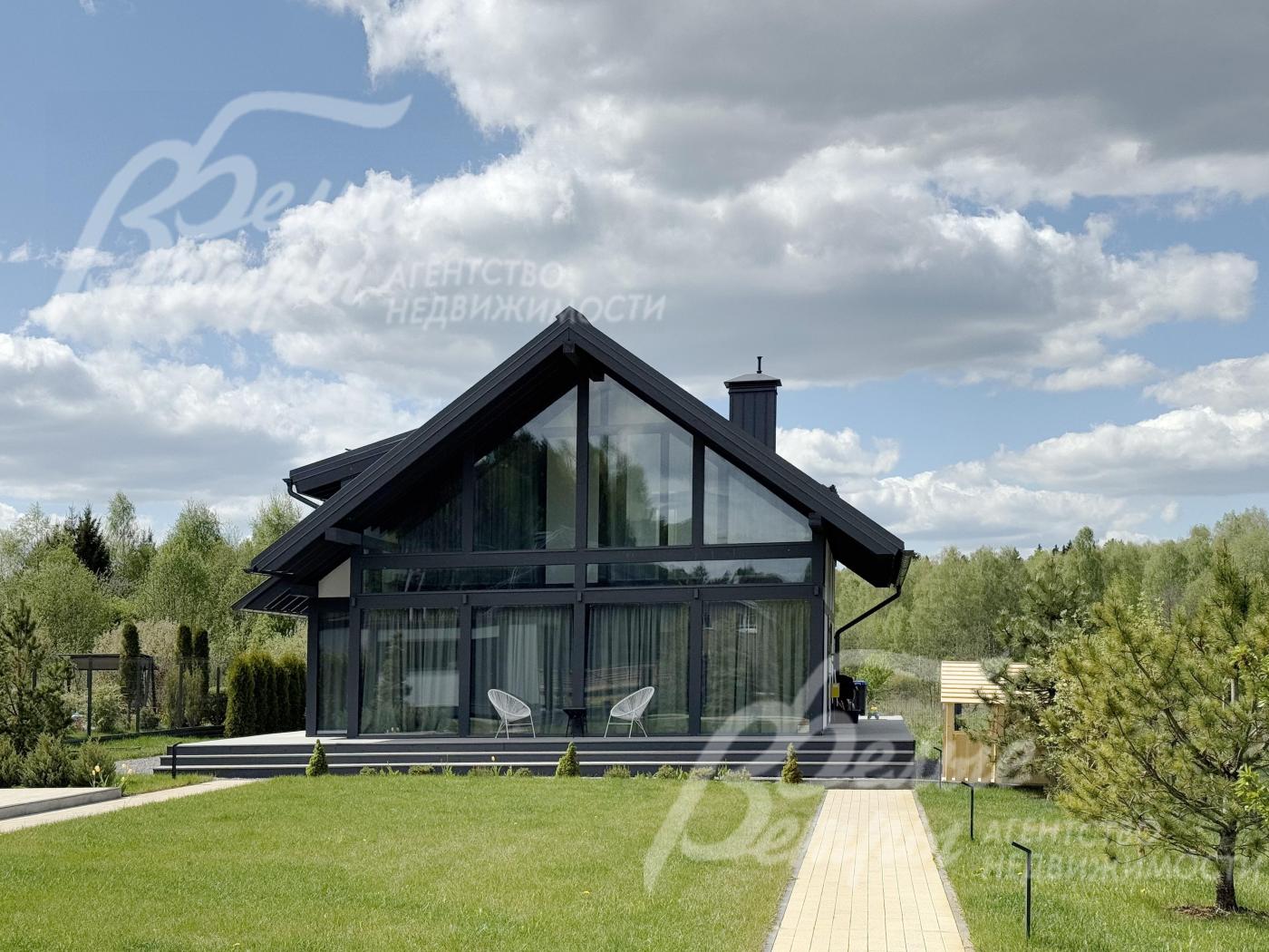 Дома в едином стиле в поселке Плесково