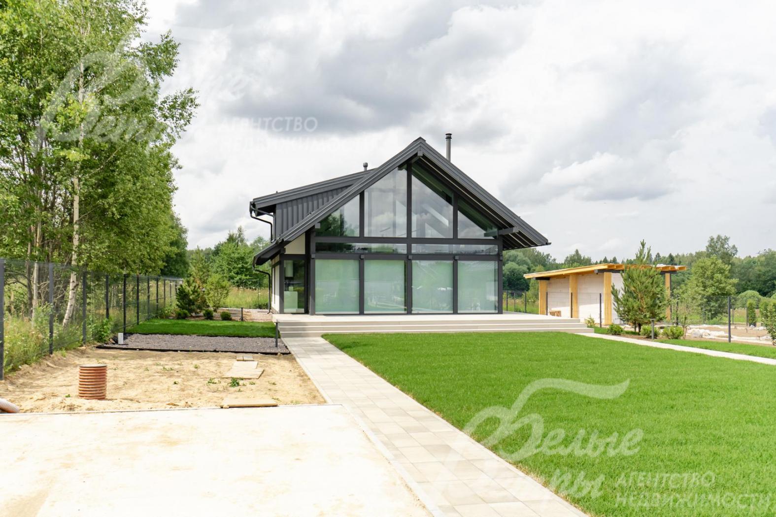 Дома в поселке Плесково