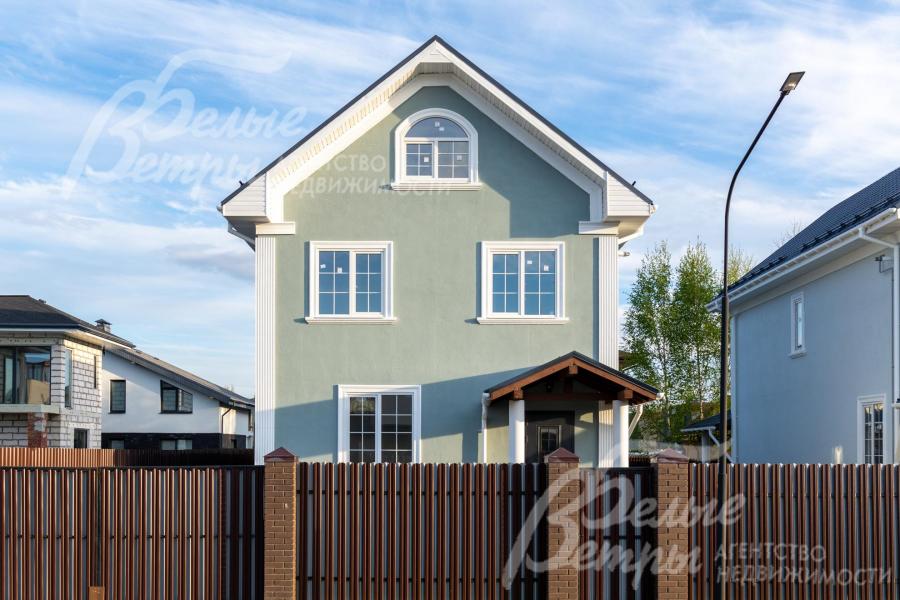 В доме 2 этажа с мансардой 55 кв.м