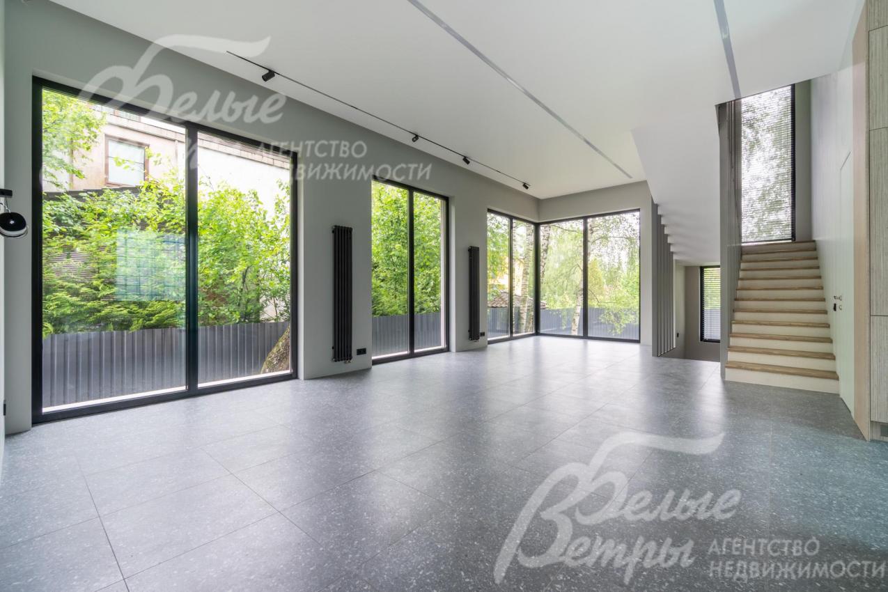 Дом - с отделкой под ключ в пастельной цветовой гамме, детали планировки тщательно продуманы