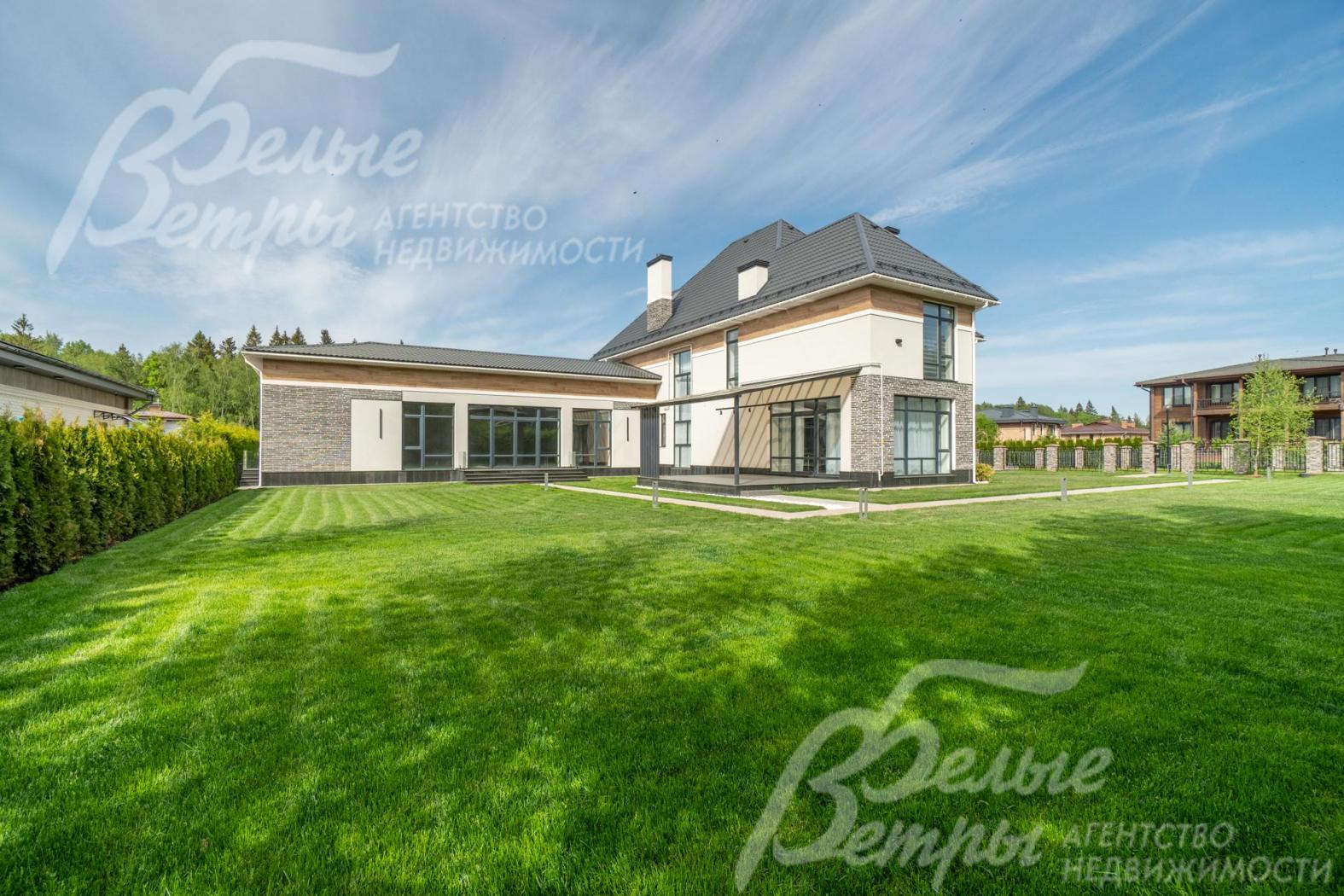 Площадь участка - 15 га: на территории много места для дополнительных построек