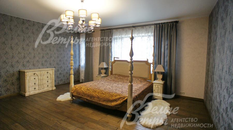 Спальня 28 кв.м с с/у 15,6 кв.м и с выходом на балкон