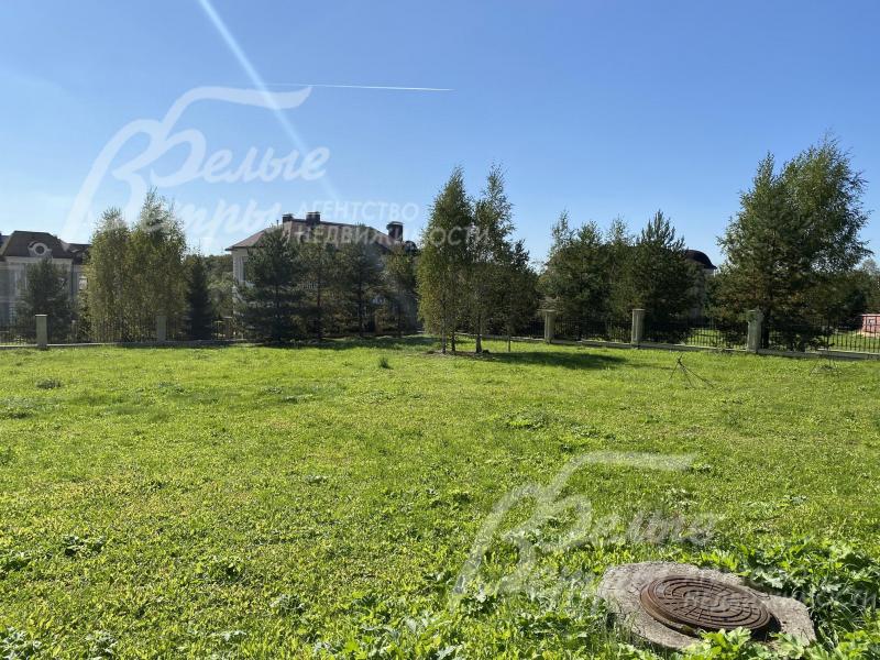 К участку подведены все центральные коммуникации