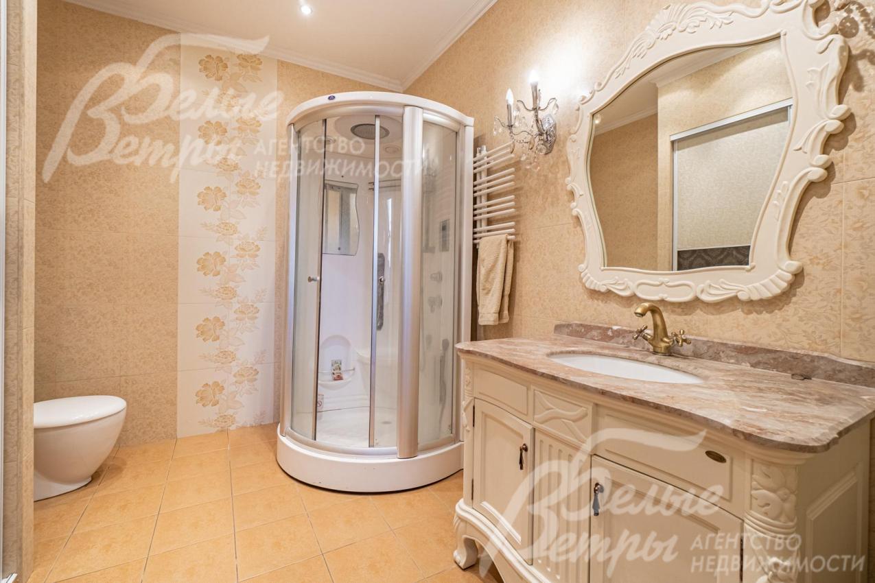 Общий санузел с душем на втором этаже