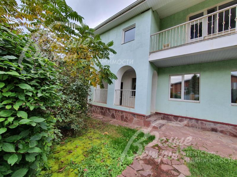 Дом в аренду на участке площадью 17 соток