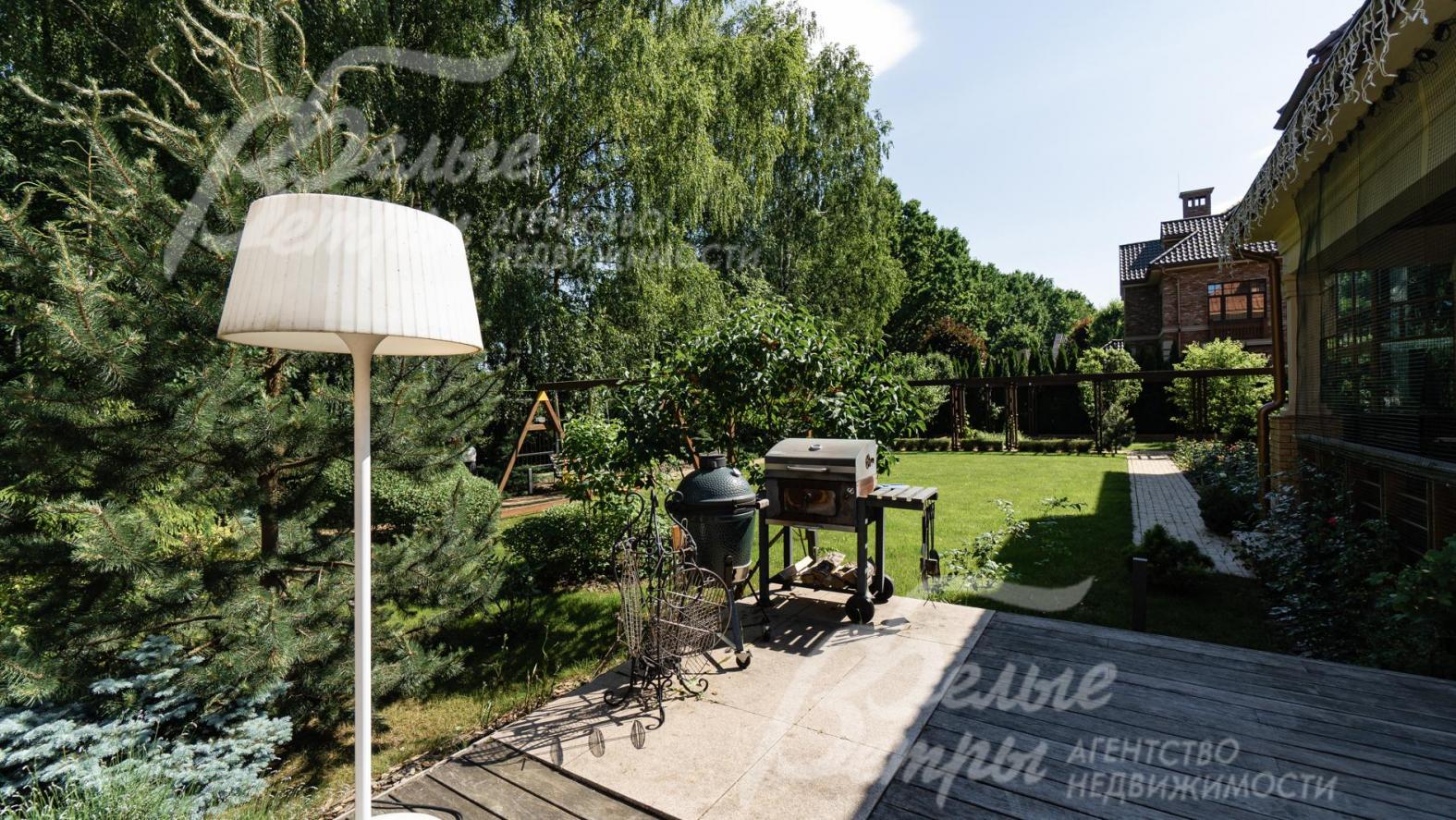 Зона барбекю на патио