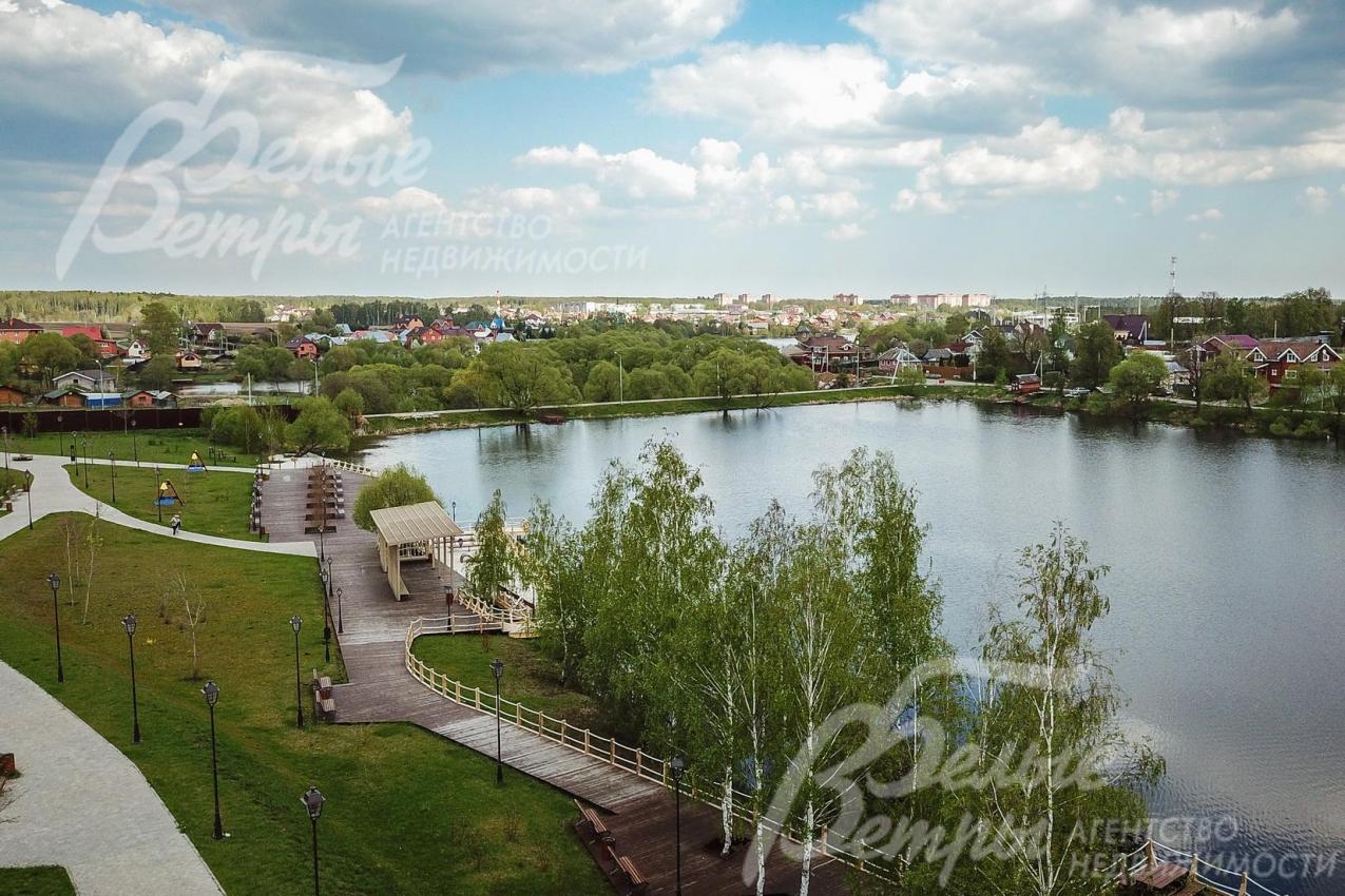 Озера на территории поселка Александровы пруды