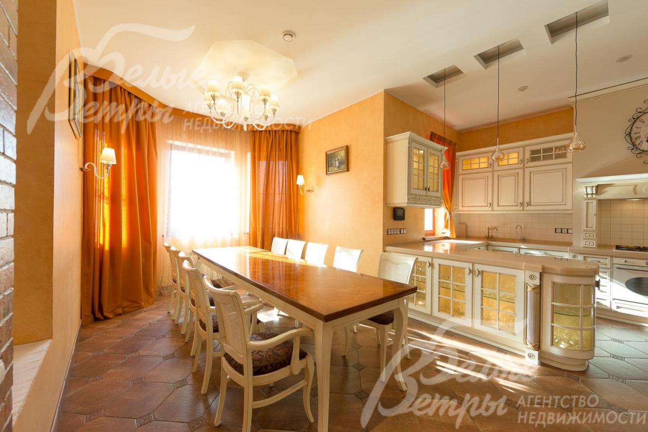 Стол (со стульями) из массива ценных пород с художественными вставками длиной 3,2 м (на 12 персон)