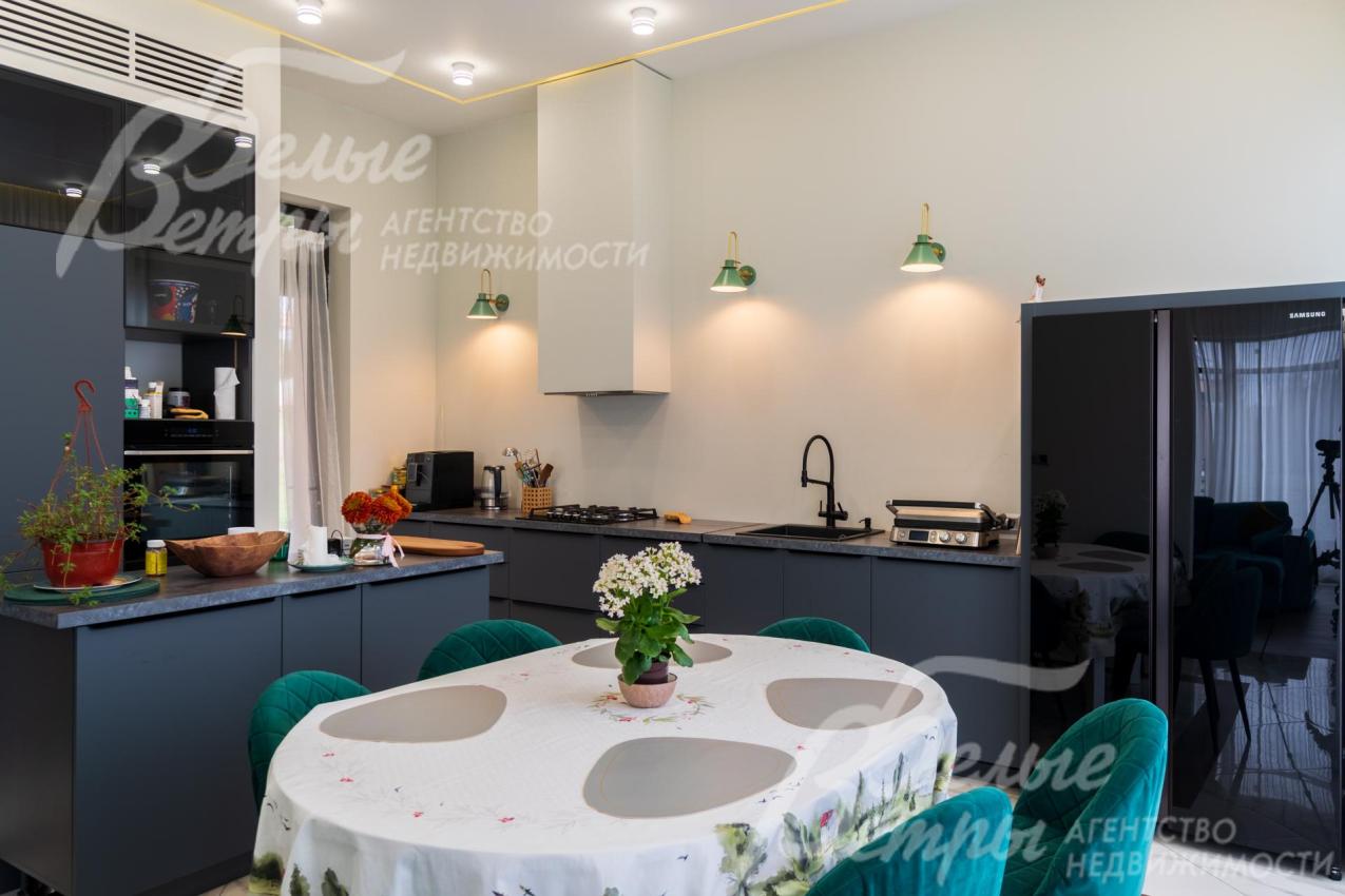 Оборудованная кухня-столовая