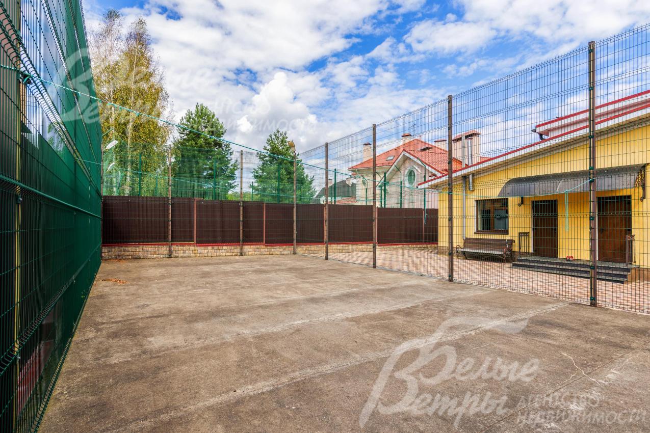 Есть спортивная площадка на участке