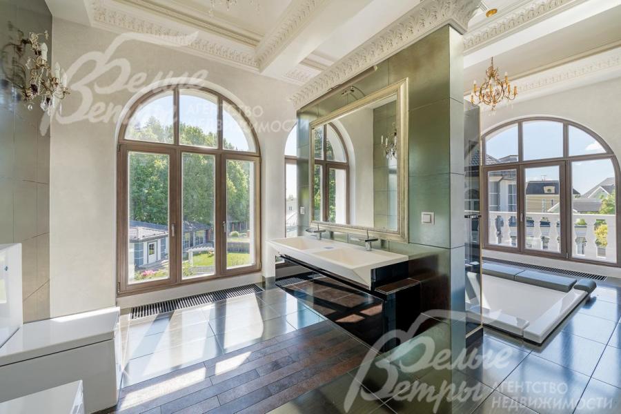 Ванная комната в мастер-спальне