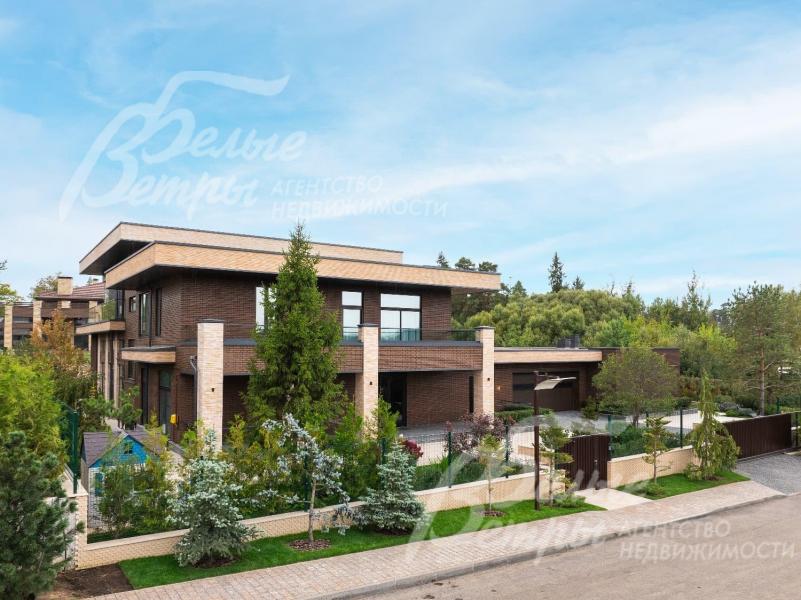 Премиальный коттедж на участке 21 сотка в обжитом охраняемом коттеджном поселке Усадьба Бергов