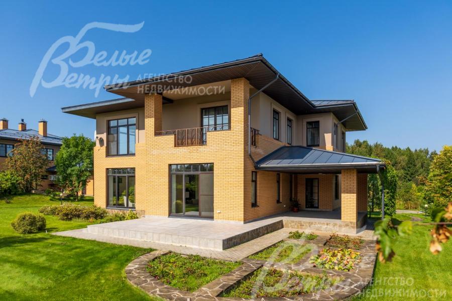 Небольшой огородик рядом с террасой с выходом их кухни