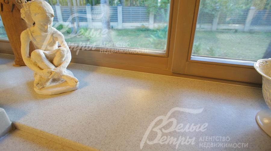 Подоконники мраморные, деревянные стеклопакеты