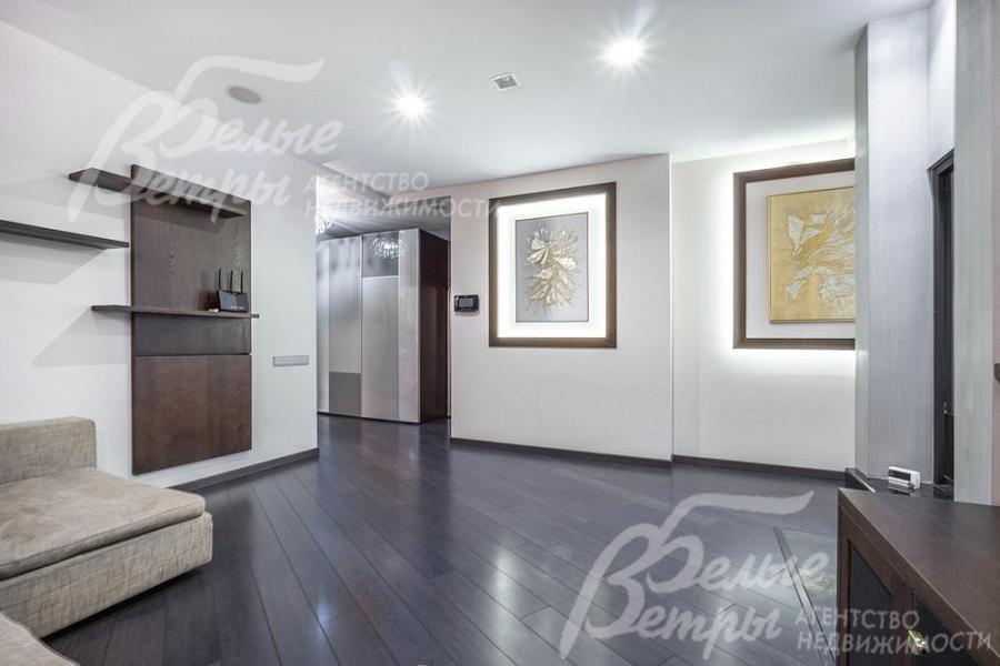 Разведен водяной обогрев пола от газового котла.