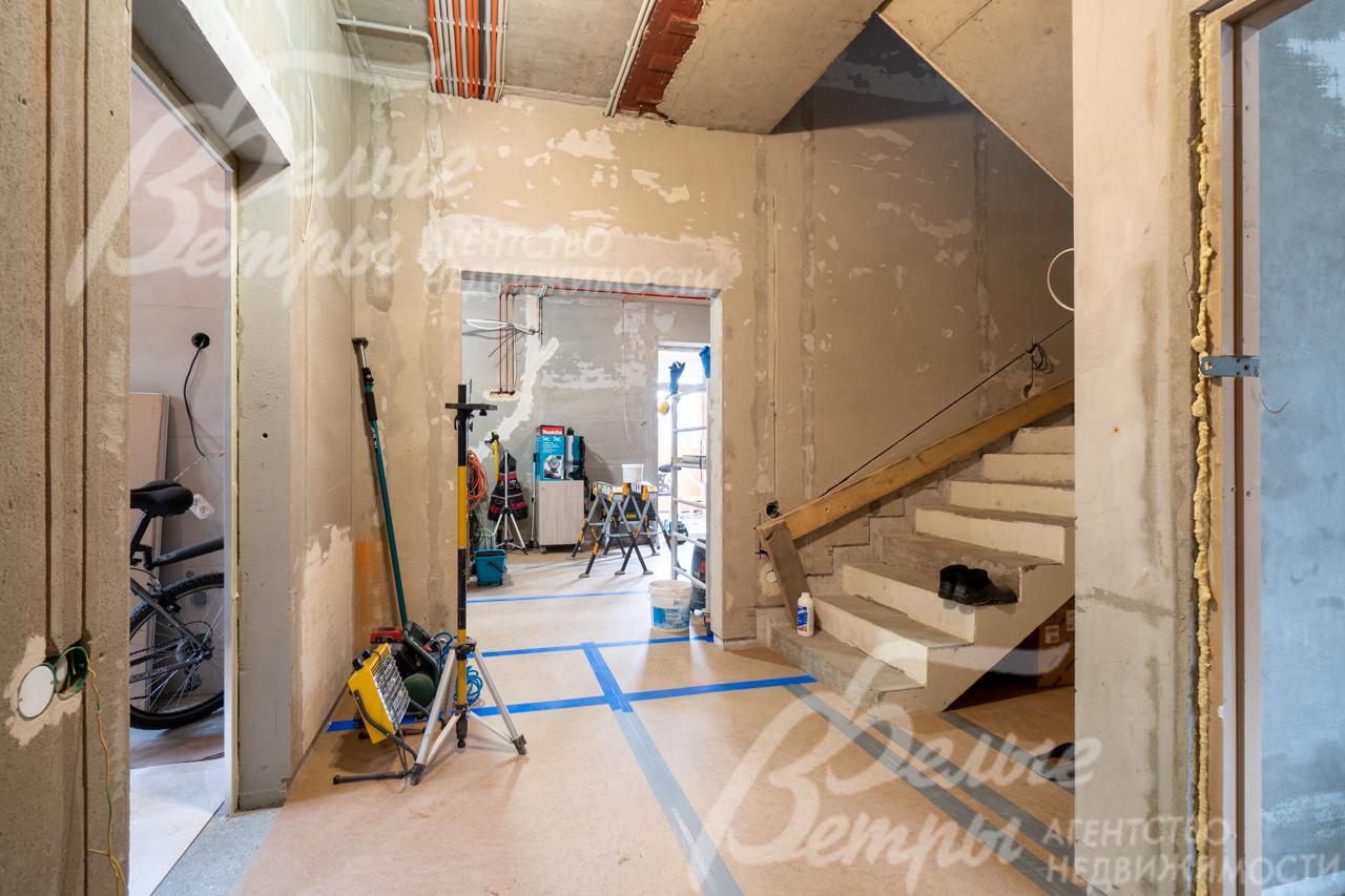 В доме высота потолков 3 м