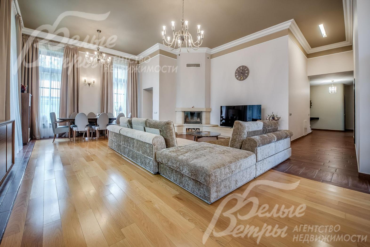 Гостиная с камином