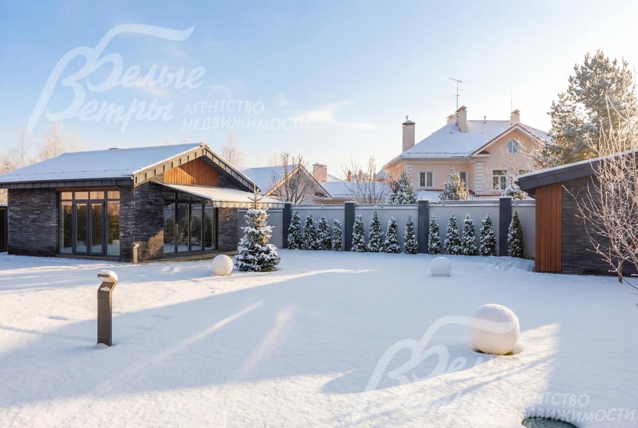 На участке всесезонная беседка с зоной барбекю