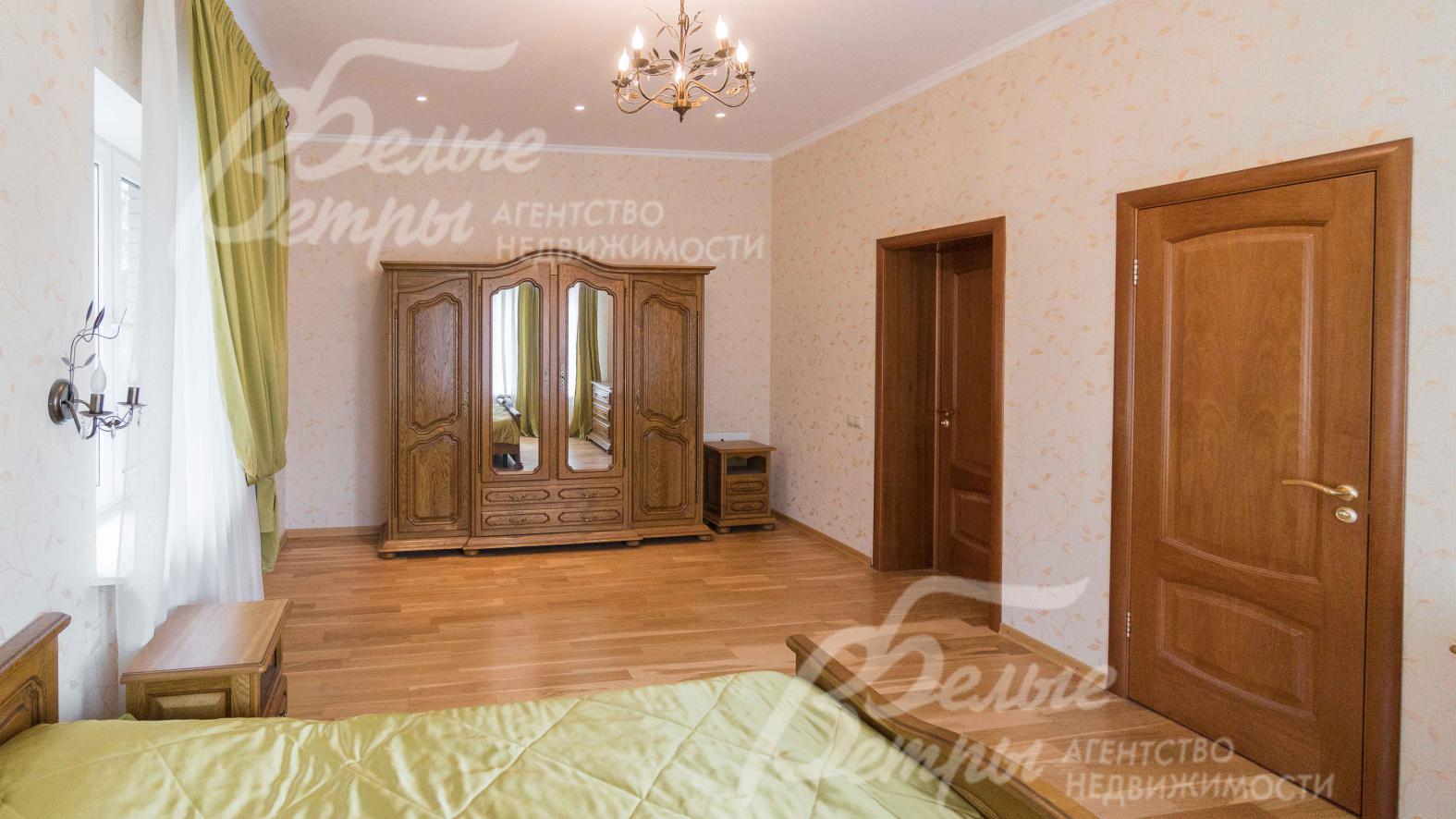 Также в спальнях шкафы, тумбы, комоды