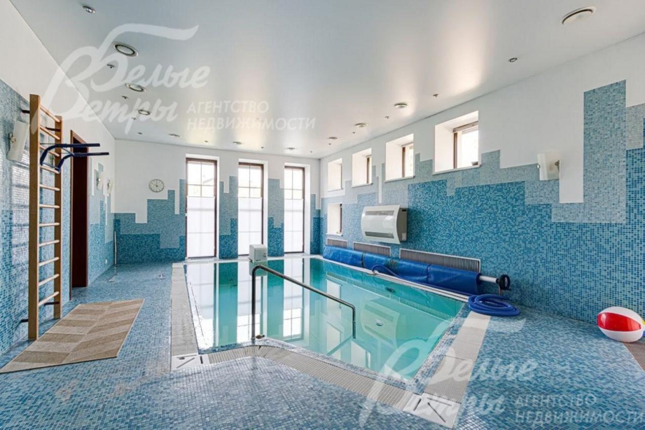 СПА-комплекс с переливным бассейном, с римским входом и противотоком