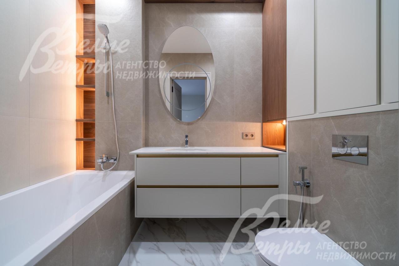 Санузел с ванной при спальне-2