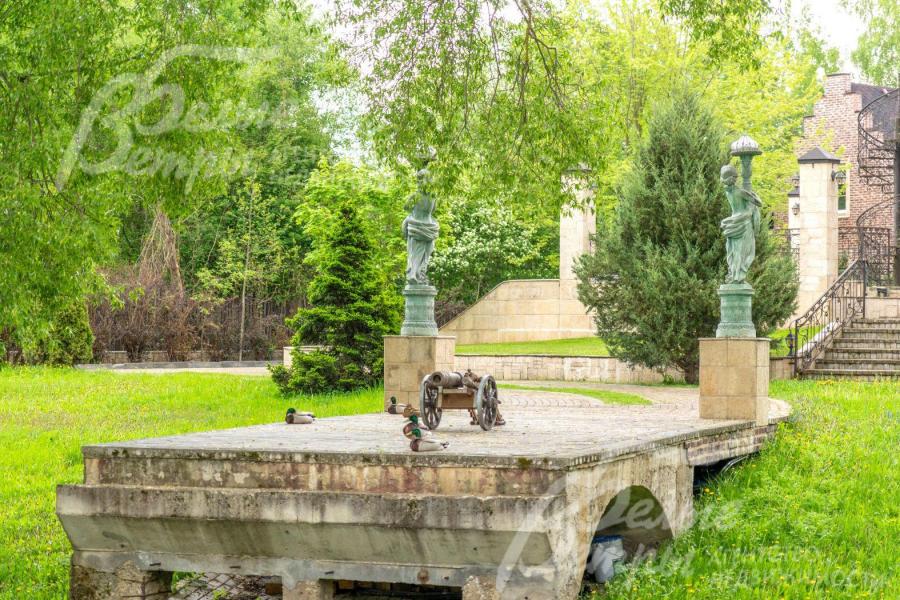 Виды в поселке Усадьба Бергов