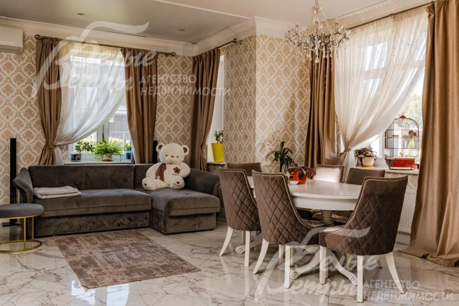 Гостиная с зоной столовой