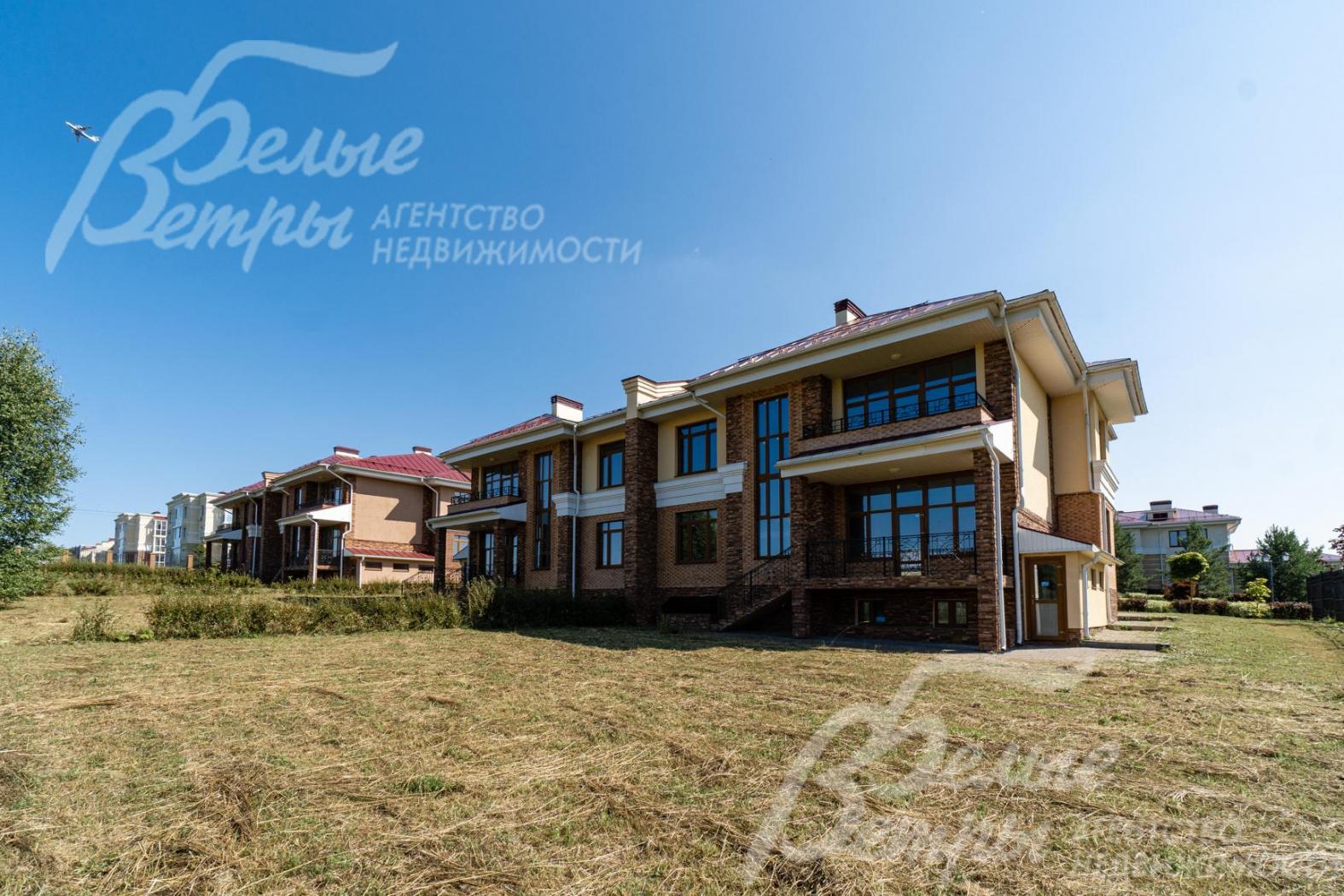 Участок 7.52 сотки засеян газоном и высажены растения