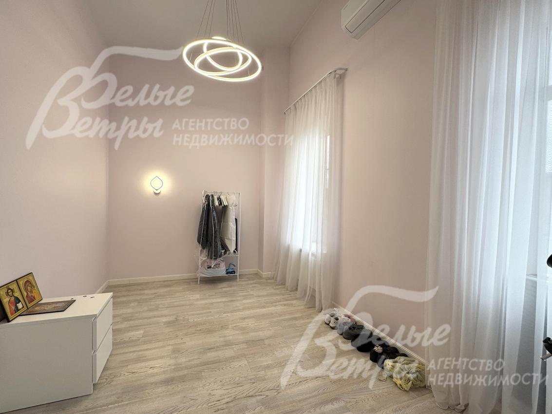 Стены в доме окрашены краской «Тиккурила». Во всём таунхаусе – двусторонняя шумоизоляция