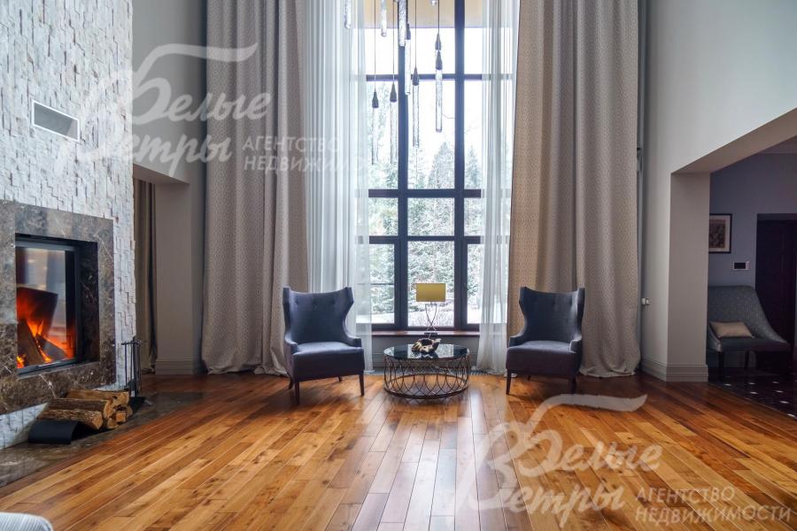 Полы - массив американского ореха.