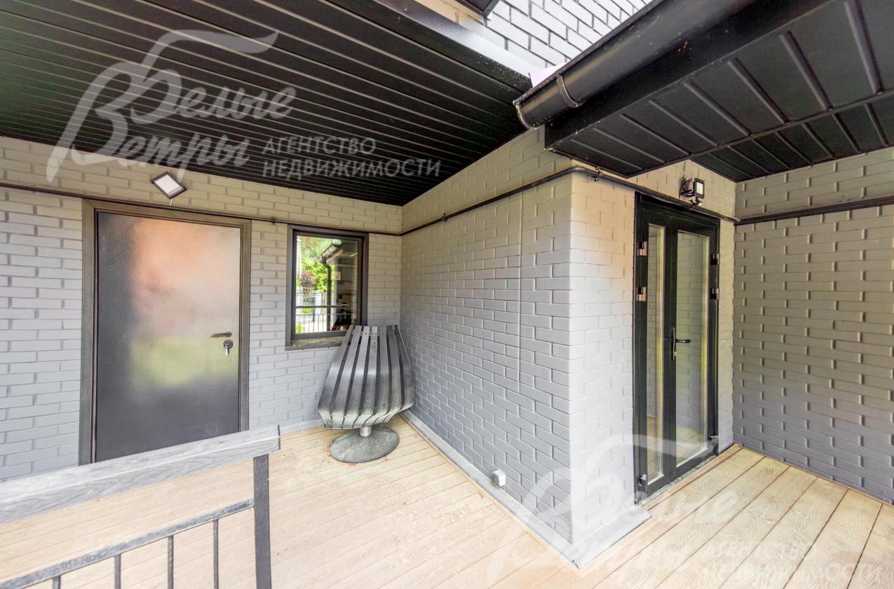 Дверь главного входа (справа) - ПВХ со стеклом