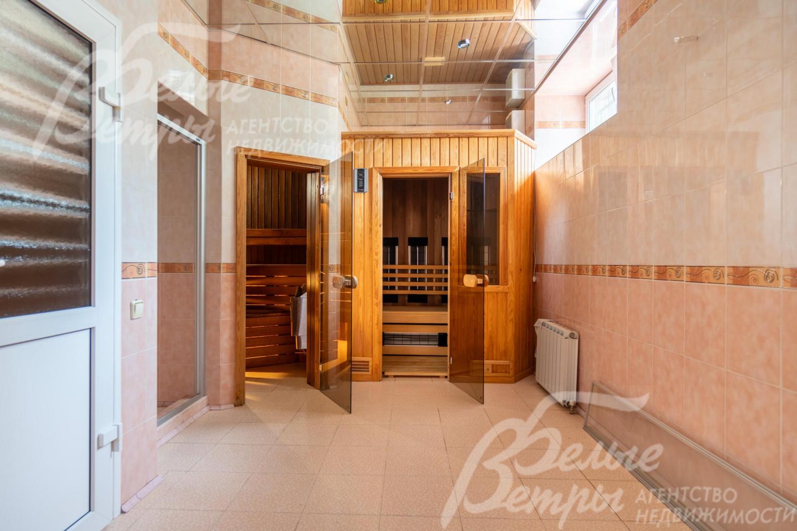 Рядом с сауной установлена ИК-парная, есть душевая и санузел