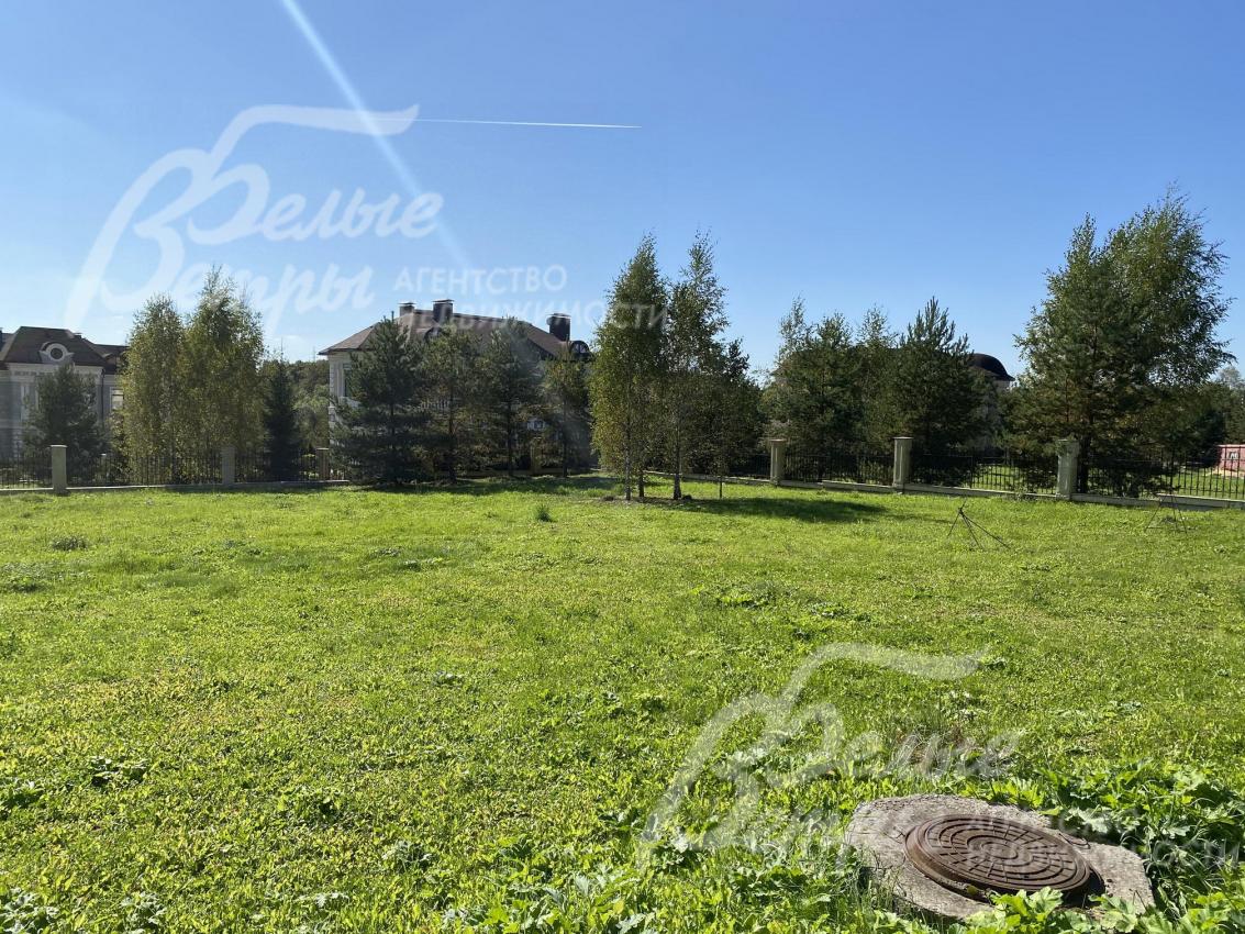 К участку подведены все центральные коммуникации