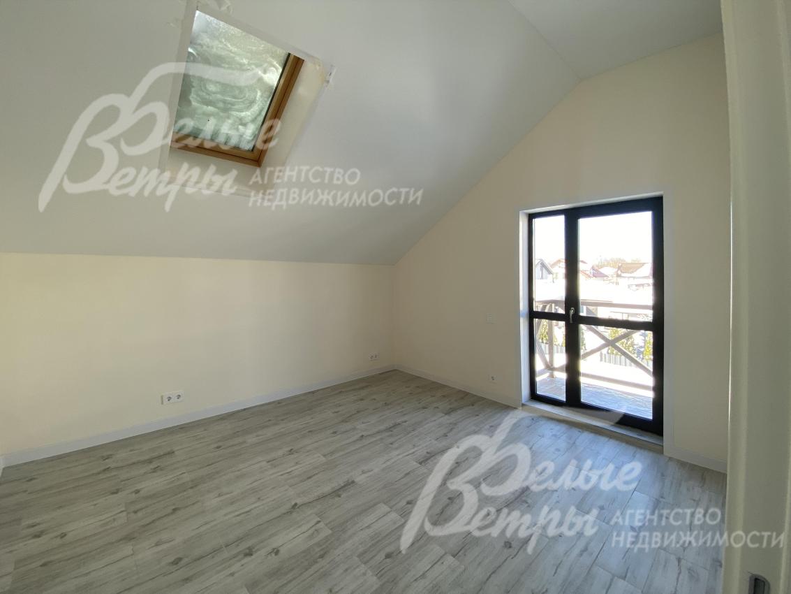 выход из спальни на балкон