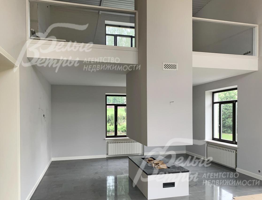 Стильный камин в гостиной