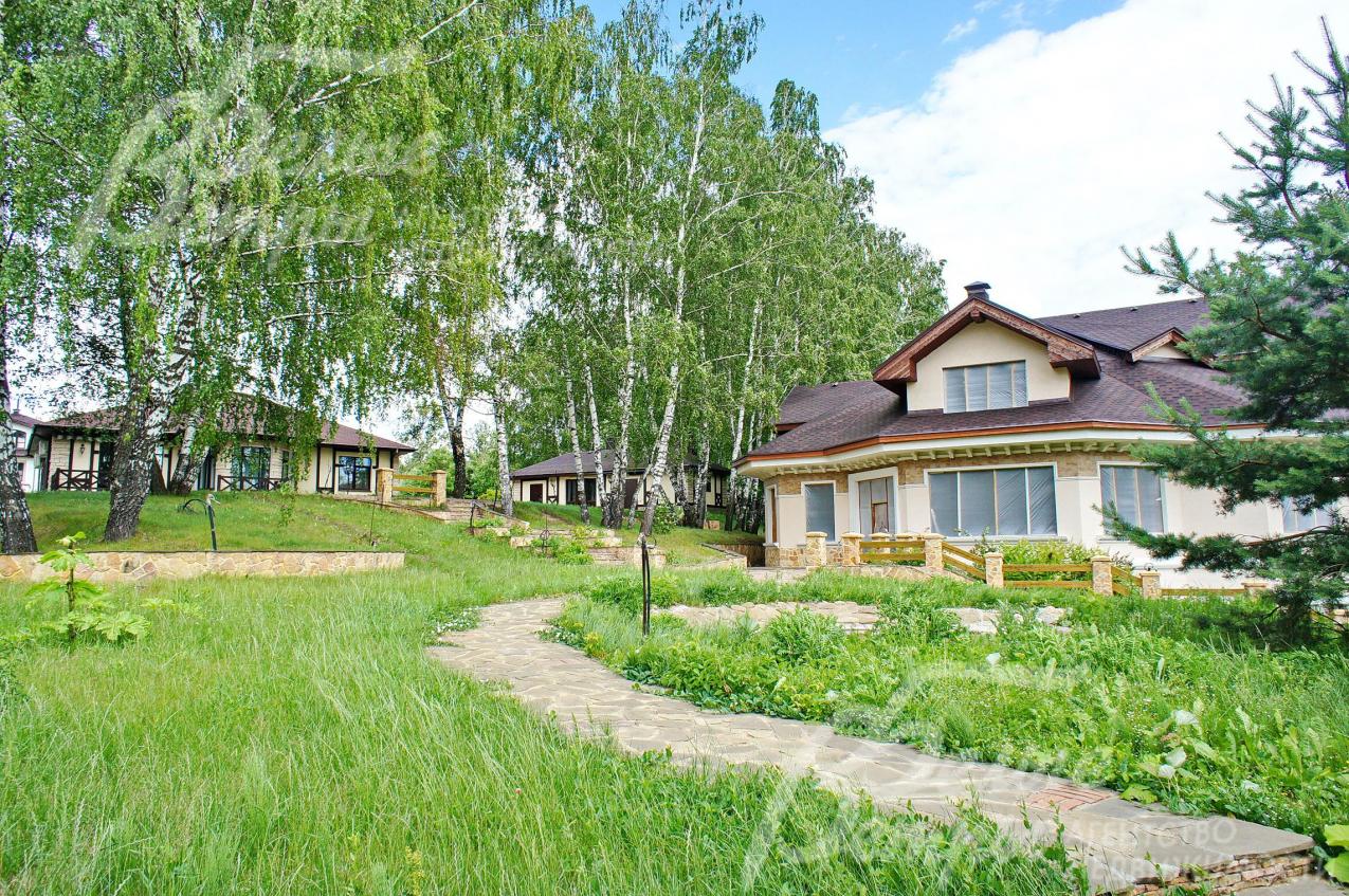 Участок 63 сотки с ландшафтным дизайном лесными деревьями