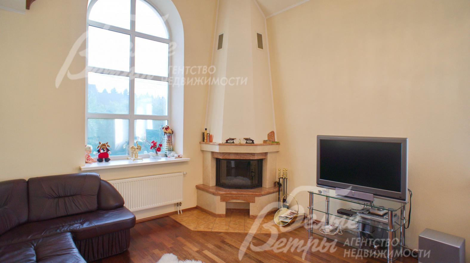 Гостиная 27 кв.м с камином и вторым светом